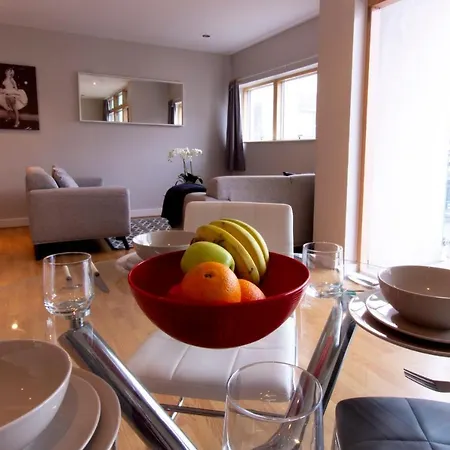 Modern & Spacious 2 Bedroom In The Heart Of