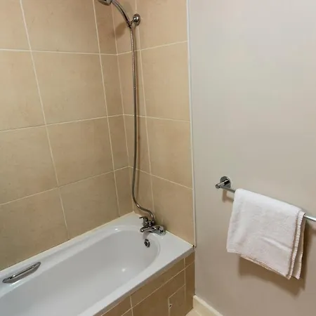 Modern & Spacious 2 Bedroom In The Heart Of Apartamento Dublin
