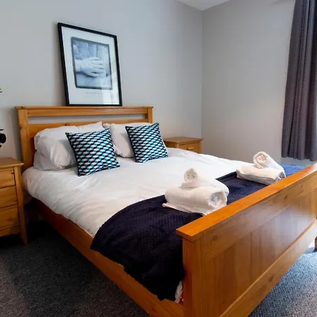 Daire Modern & Spacious 2 Bedroom In The Heart Of