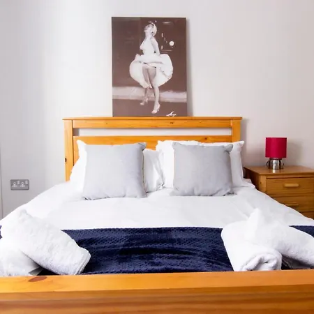 Modern & Spacious 2 Bedroom In The Heart Of